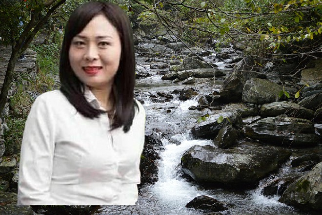 大源惠子身上穿着经典的和服，走在S市的街道上面
