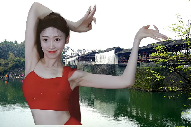 若依也是体力有些空虚，他躺在甲板上，感觉手上软软的