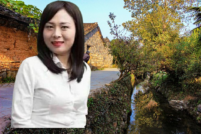 伊轩从旁边的小弟手中接过一把斧子，直接斩断了锁链