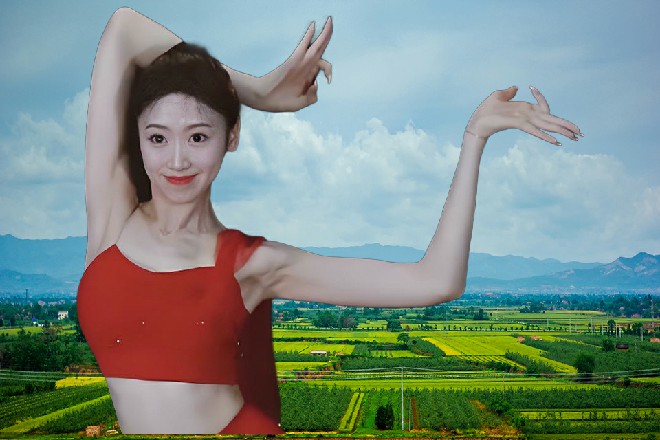 若依一巴掌拍在王玥的翘臀上面，别说，这手感还挺不错