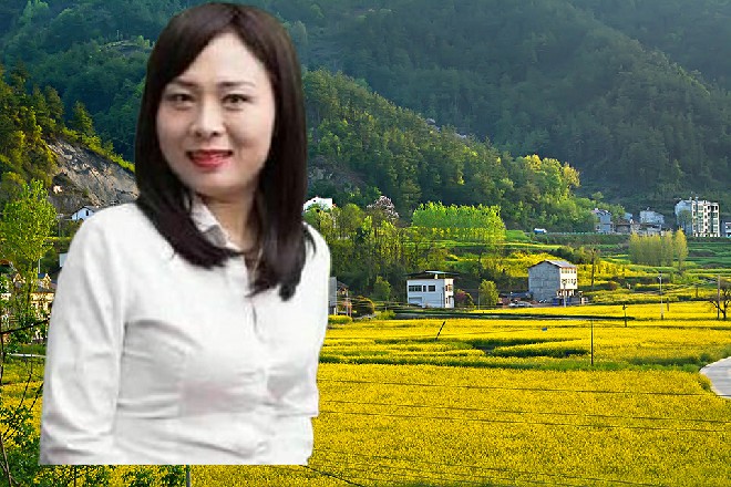 伊轩正打算离开，就在这时候，他下意思地抬起了头来