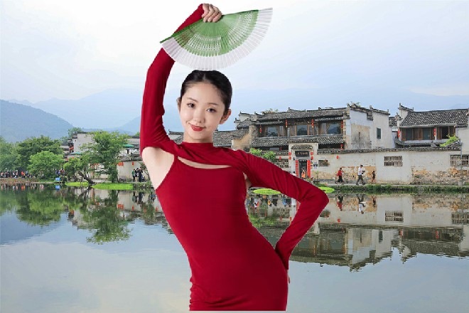 没想到，前台妹纸却是恭恭敬敬地对着极品美女打招呼