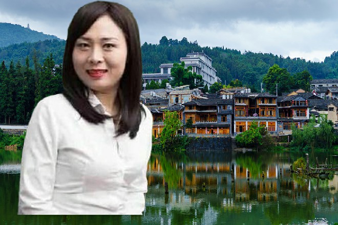 红色妖姬深吸一口气，整个人双脚一沉，脚下的地面层层碎裂