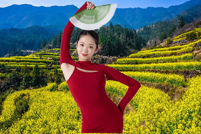 苏曼s的周围，不断有被切开的打手，身体支离破碎，摔在一边