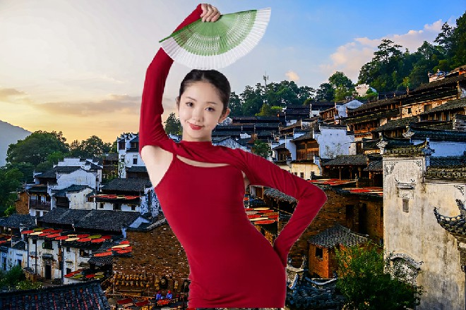这打手身体又仰了一圈，最后重重地摔在地面上，溅起灰尘