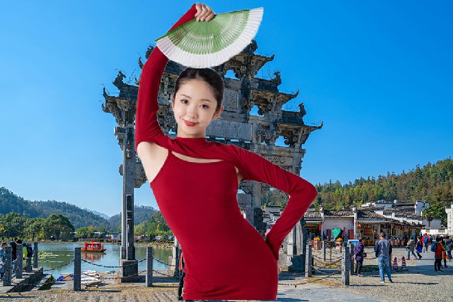 说着，埃隆抓着若依的身体，把他重重地砸在了坟地当中