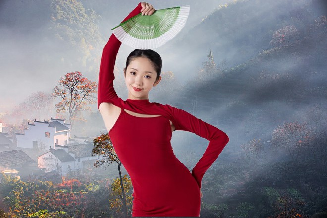 但她的鞋尖飞出一把尖刀来，对着廖婧涵的喉咙就刺了过去