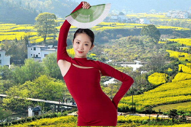 苗小萌的脾气也上来了，踩着悬浮滑板，不断追着三翅蜈蚣