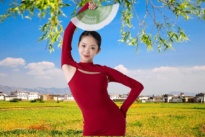 水华在这个骗子的带领下，东拐西拐地，不知道走了多远