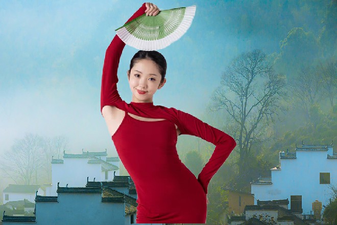 等两个人吃的差不多的时候，旁边忽然传来了嘲讽的声音