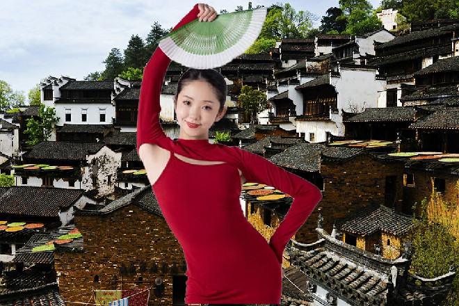 这运动服也有些年头了，好多地方都已经开线，显得有点寒酸