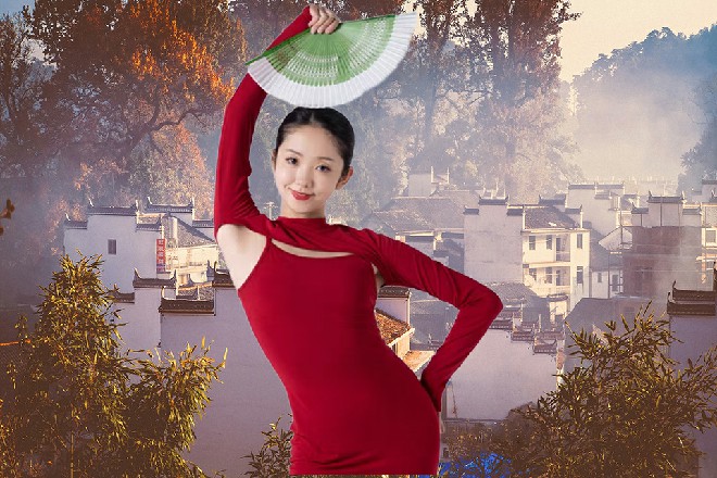 若依就高高兴兴地，跟着玉生尘一起走进一座大殿当中