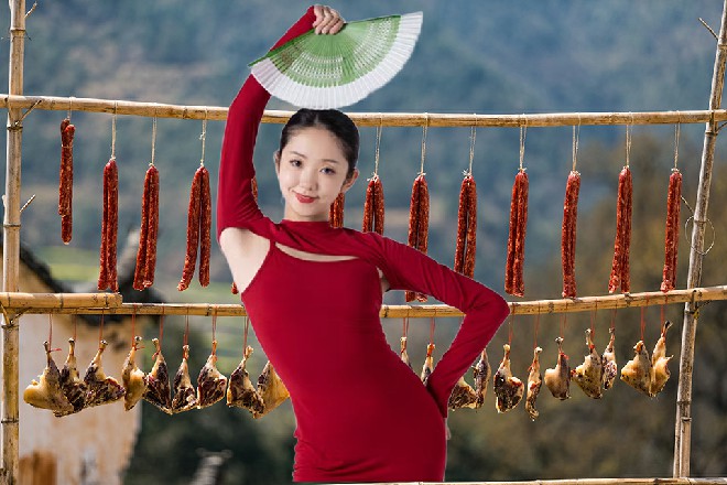 画面一幅幅闪过，秦海终于忍不住痛苦地咆哮了起来