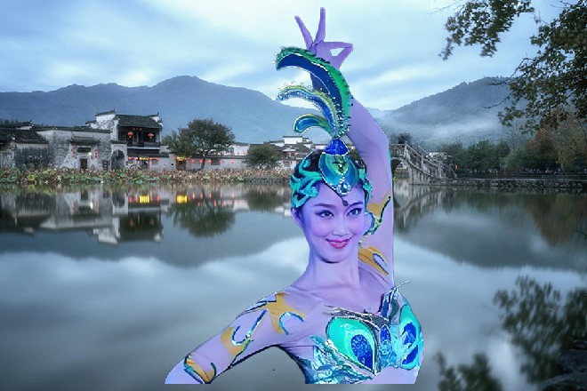 结果那雇佣兵灵巧地往后跳了一步，躲过了诺曦S的手