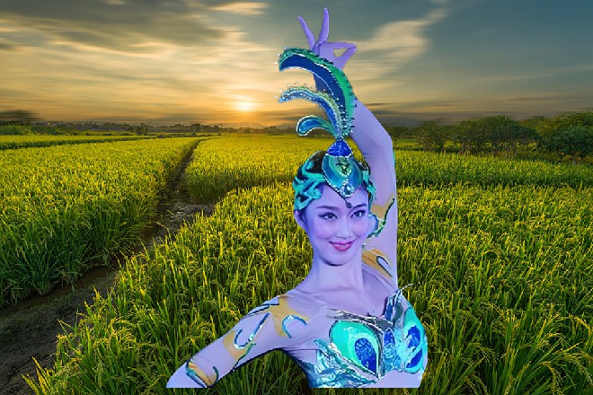 苏曼s伸手捏了捏容小薰的鼻子，二人心里都有着甜蜜的感觉