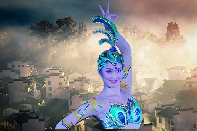 左小龙和妙厄同时惊讶地望着龙面人，妙厄大师双手合十