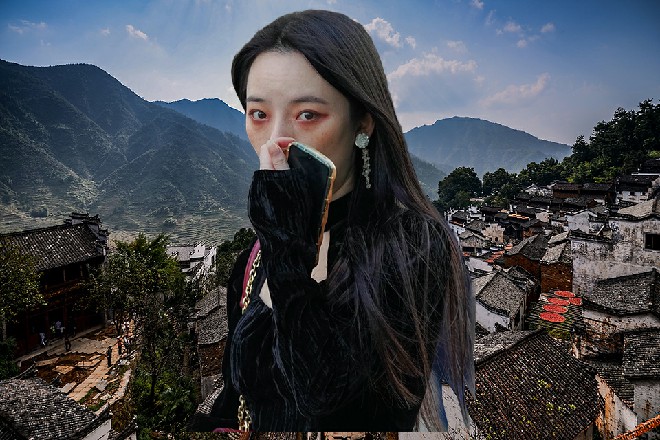 说着，力量从掌心爆发，气劲直接冲击在艾米利亚的身上