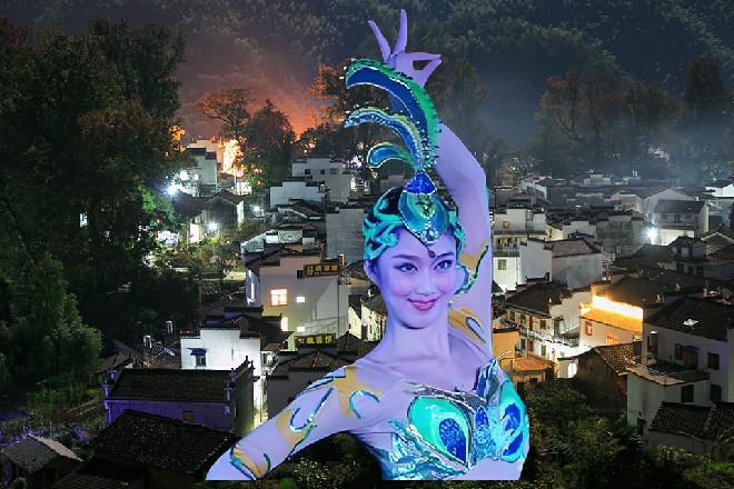 但红色妖姬只是伸出自己的右掌，就轻松地挡下了这枚能量炮
