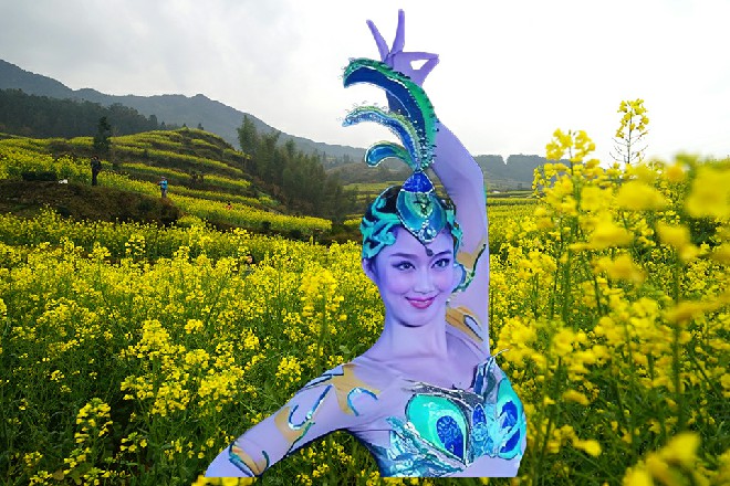 一秒钟之后，一枚精雕细琢的冰霜巨炮出现在众人面前