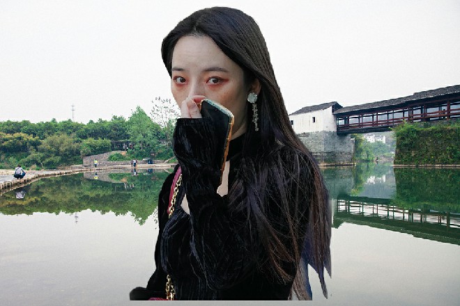 武皇恢复到之前的模样，重新整理着皇袍，喃喃说道
