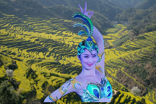 说着，秦樱拍拍手，奔雷用锁链锁着两个神仆走了上来