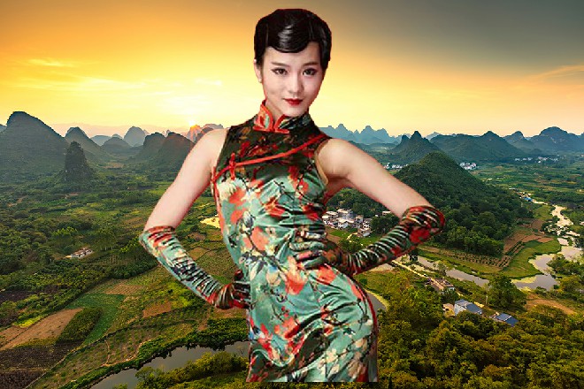 小舟顿时燃烧起来，上面冒着绿色的火焰，随后消失干净