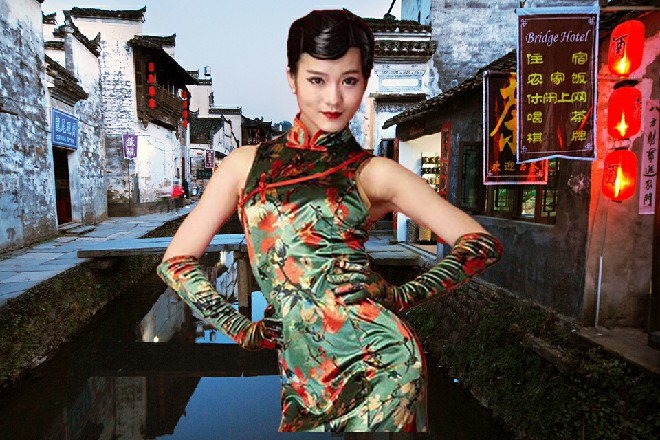 苏曼s接过来之后，对法医道了声感谢，然后拉着罗莉转身就走