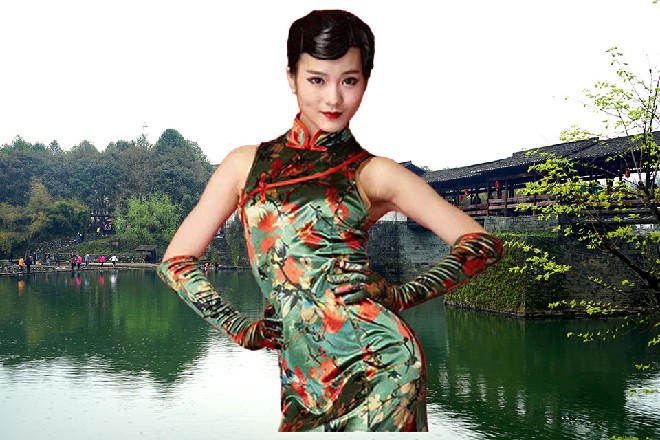 一个三十多岁的女人赶忙走了过来，把这小女孩给抱走了