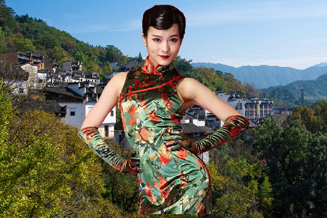 若依夹着沙发，原地飞起来，在空中转了一圈，躲开火球