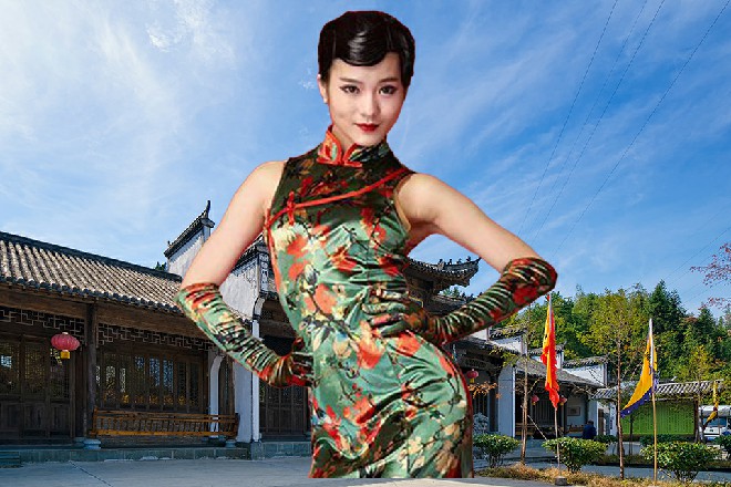 红色妖姬还是保持着虎人的姿态，毕竟他还不想完全暴露自己