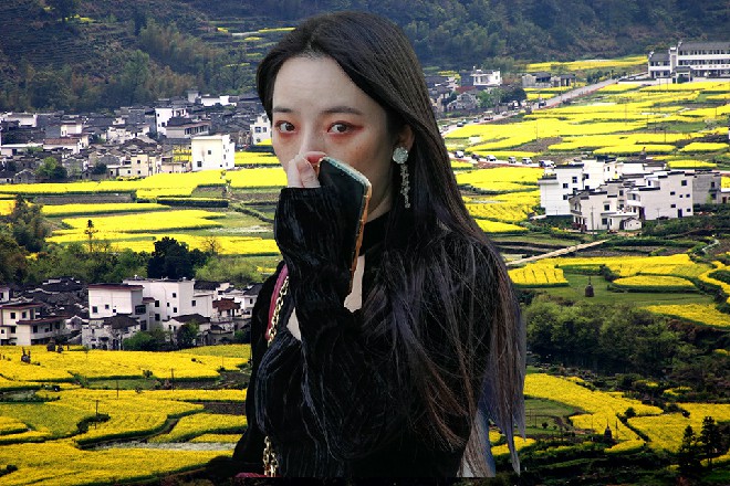 那边催促了一下，若依把对讲机挂在自己身前，继续上路
