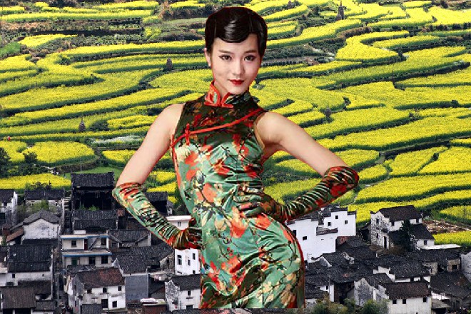 大妈屁颠屁颠地去打电话了，而苏曼s却有些怀疑地看着天道