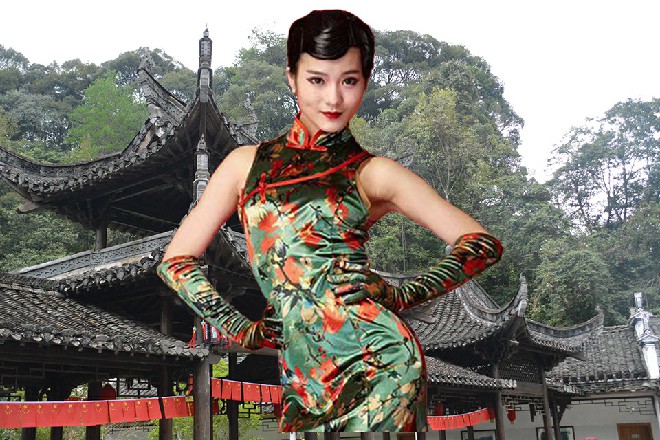 就在这时候，一个人影出现在卡车上面，正望着自己