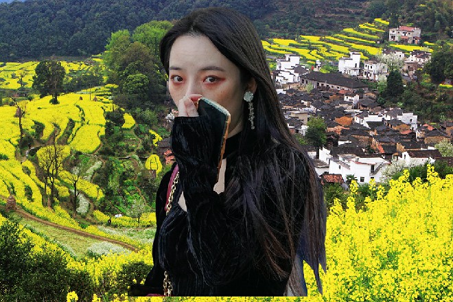 巨掌压迫在他的身上，伊轩真有背负着一座大山的感觉