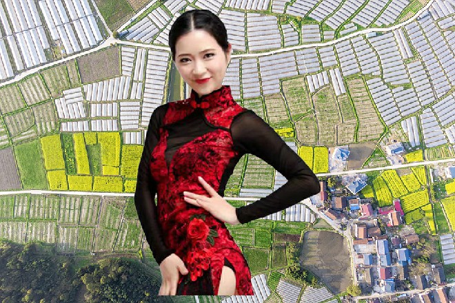 伊轩也是发了狠，他打算直接就在这里杀掉三个人算了