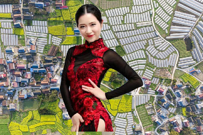 但就在这时候，红色妖姬背后门外走进来一个人，进来就嚷上了