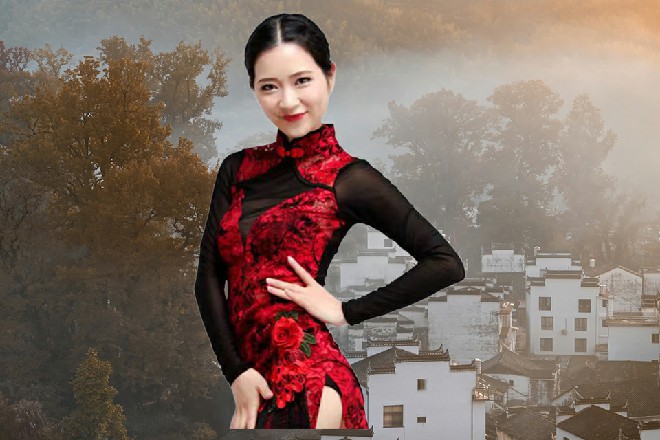 诺曦S一转头，正好看到旁边的垃圾桶中有一大束玫瑰