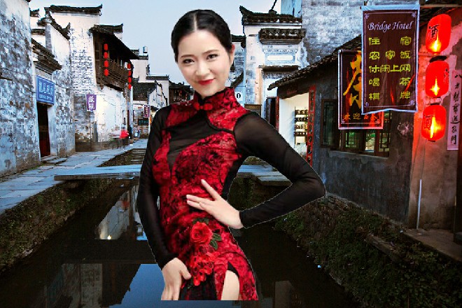 苏曼s没有回答，而是直接抬起手，对着四周的角落打了几枪