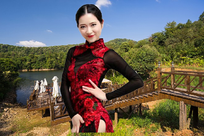 苏曼s像看白痴一样地看着它，二百块，那能和整个紫罗兰比么