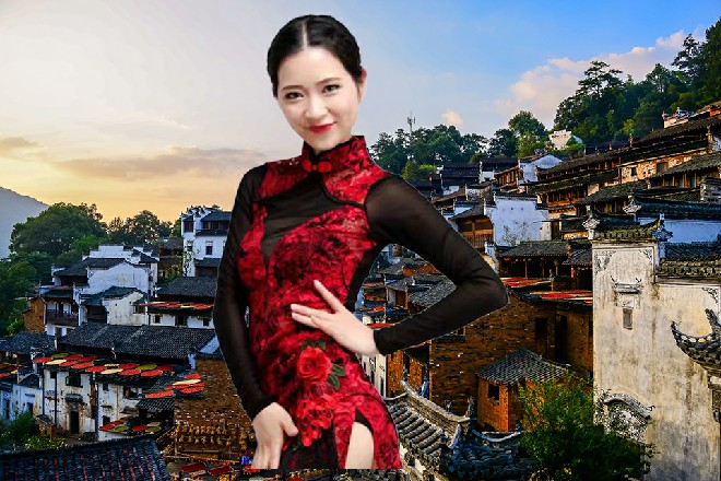风魔小次郎的爪子上带着寒芒，双手向着红色妖姬狠狠撕扯过来