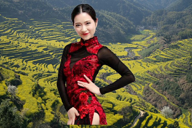 白衣男子指了一下自己，然后伸手在面具上轻轻一点