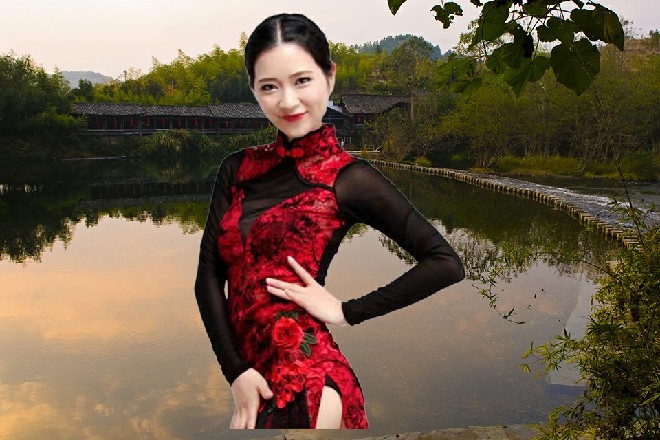 而诺曦S抬起手掌，用掌心封住了拉斯这一偷袭的拳头