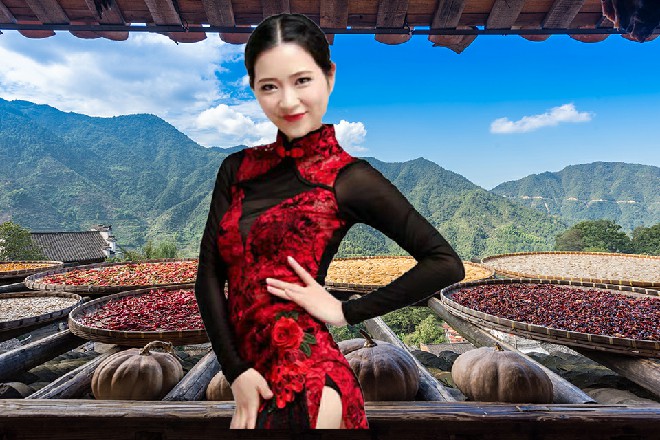 他双臂上的铠甲很结实，一次次挡下长枪，还能保持完整