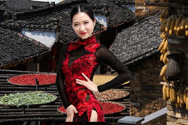 而红色妖姬再次向着他落了过来，跟随着奥拉的身体一起下落