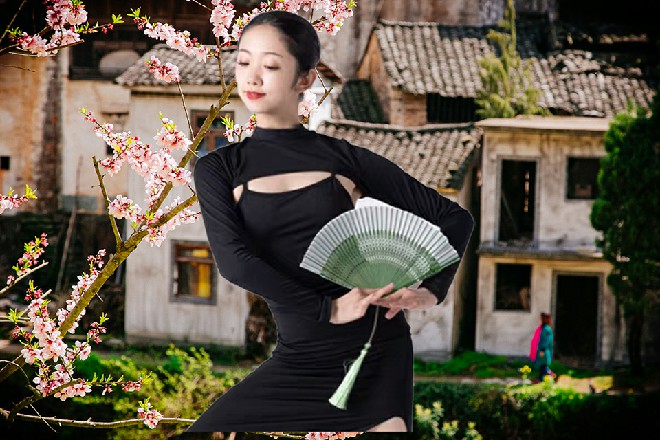 伊轩握着巨大的镰刀，直接原地一挥，画了个死亡之圈