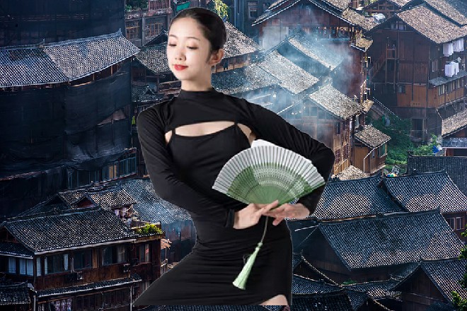 虽然不能让身体变化，但让衣服变化还是能做得到的