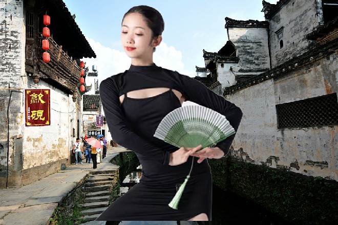 此时，他双手负在身后，高声对门下的师兄弟们说道