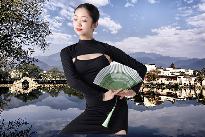 兰胜男叹了口气，或许当年，我就不该接下这个盟主的，