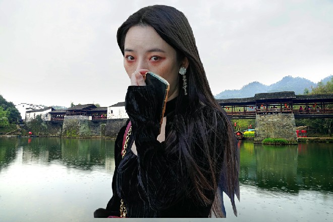 若依真想把这丫头压在床上，让她知道男人是多么的强势