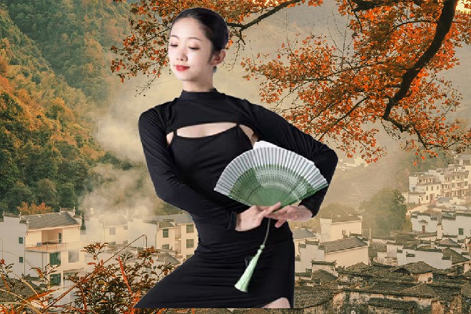 众人围了过来，而小女孩趁机扭头就跑，伊轩扭头问道